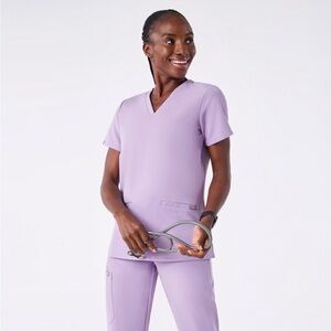 Figs Three-Pocket Scrub Top - Lavender Dew